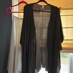 EUC lululemon poncho/shawl